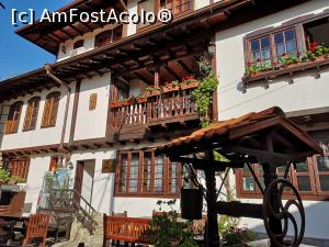 [P23] Fațada hotelului; în mijloc, balconul nostru » foto by crismis
 - 
<span class="allrVoted glyphicon glyphicon-heart hidden" id="av1071820"></span>
<a class="m-l-10 hidden" id="sv1071820" onclick="voting_Foto_DelVot(,1071820,20413)" role="button">șterge vot <span class="glyphicon glyphicon-remove"></span></a>
<a id="v91071820" class=" c-red"  onclick="voting_Foto_SetVot(1071820)" role="button"><span class="glyphicon glyphicon-heart-empty"></span> <b>LIKE</b> = Votează poza</a> <img class="hidden"  id="f1071820W9" src="/imagini/loader.gif" border="0" /><span class="AjErrMes hidden" id="e1071820ErM"></span>
