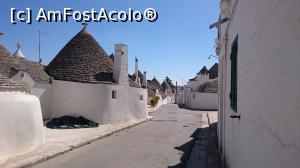 [P03] Stradă în zona tradițională, Aia Picolla, Alberobello.  » foto by Aurici
 - 
<span class="allrVoted glyphicon glyphicon-heart hidden" id="av742581"></span>
<a class="m-l-10 hidden" id="sv742581" onclick="voting_Foto_DelVot(,742581,20469)" role="button">șterge vot <span class="glyphicon glyphicon-remove"></span></a>
<a id="v9742581" class=" c-red"  onclick="voting_Foto_SetVot(742581)" role="button"><span class="glyphicon glyphicon-heart-empty"></span> <b>LIKE</b> = Votează poza</a> <img class="hidden"  id="f742581W9" src="/imagini/loader.gif" border="0" /><span class="AjErrMes hidden" id="e742581ErM"></span>