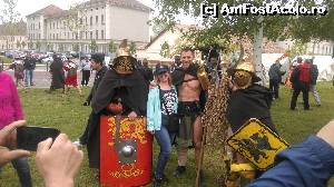 [P17] Festivalul Roman Apulum 2015 - cum era de așteptat... gladiatorii sunt preferații fetelor :))  » foto by bogumil
 - 
<span class="allrVoted glyphicon glyphicon-heart hidden" id="av613592"></span>
<a class="m-l-10 hidden" id="sv613592" onclick="voting_Foto_DelVot(,613592,20510)" role="button">șterge vot <span class="glyphicon glyphicon-remove"></span></a>
<a id="v9613592" class=" c-red"  onclick="voting_Foto_SetVot(613592)" role="button"><span class="glyphicon glyphicon-heart-empty"></span> <b>LIKE</b> = Votează poza</a> <img class="hidden"  id="f613592W9" src="/imagini/loader.gif" border="0" /><span class="AjErrMes hidden" id="e613592ErM"></span>