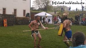 [P21] Festivalul Roman Apulum 2015 - lupte de gladiatori.  » foto by bogumil
 - 
<span class="allrVoted glyphicon glyphicon-heart hidden" id="av613596"></span>
<a class="m-l-10 hidden" id="sv613596" onclick="voting_Foto_DelVot(,613596,20510)" role="button">șterge vot <span class="glyphicon glyphicon-remove"></span></a>
<a id="v9613596" class=" c-red"  onclick="voting_Foto_SetVot(613596)" role="button"><span class="glyphicon glyphicon-heart-empty"></span> <b>LIKE</b> = Votează poza</a> <img class="hidden"  id="f613596W9" src="/imagini/loader.gif" border="0" /><span class="AjErrMes hidden" id="e613596ErM"></span>