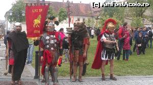 [P06] Festivalul Roman Apulum 2015 - Parada armatei romane și a războinicilor barbari.  » foto by bogumil
 - 
<span class="allrVoted glyphicon glyphicon-heart hidden" id="av613581"></span>
<a class="m-l-10 hidden" id="sv613581" onclick="voting_Foto_DelVot(,613581,20510)" role="button">șterge vot <span class="glyphicon glyphicon-remove"></span></a>
<a id="v9613581" class=" c-red"  onclick="voting_Foto_SetVot(613581)" role="button"><span class="glyphicon glyphicon-heart-empty"></span> <b>LIKE</b> = Votează poza</a> <img class="hidden"  id="f613581W9" src="/imagini/loader.gif" border="0" /><span class="AjErrMes hidden" id="e613581ErM"></span>