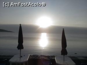 [P13] Plambandu-va seara pe faleza, dupa ce treceti de taverna Blue See si Kambousa, veti intalni aceste doua umbrele, aici se afla pensiunea Pinelopi » foto by dorgo
 - 
<span class="allrVoted glyphicon glyphicon-heart hidden" id="av758585"></span>
<a class="m-l-10 hidden" id="sv758585" onclick="voting_Foto_DelVot(,758585,20519)" role="button">șterge vot <span class="glyphicon glyphicon-remove"></span></a>
<a id="v9758585" class=" c-red"  onclick="voting_Foto_SetVot(758585)" role="button"><span class="glyphicon glyphicon-heart-empty"></span> <b>LIKE</b> = Votează poza</a> <img class="hidden"  id="f758585W9" src="/imagini/loader.gif" border="0" /><span class="AjErrMes hidden" id="e758585ErM"></span>