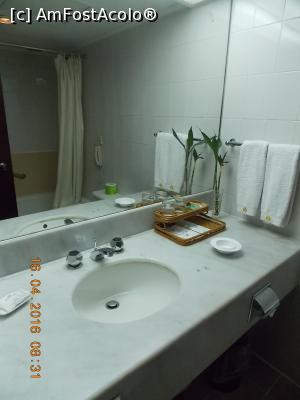 [P17] Suzhou, Hotel Aster, Pe chiuvetă găseam zilnic săpun și șampon, pastă și periuță de dinti, iar alături prosoape curate » foto by mprofeanu
 - 
<span class="allrVoted glyphicon glyphicon-heart hidden" id="av763919"></span>
<a class="m-l-10 hidden" id="sv763919" onclick="voting_Foto_DelVot(,763919,20582)" role="button">șterge vot <span class="glyphicon glyphicon-remove"></span></a>
<a id="v9763919" class=" c-red"  onclick="voting_Foto_SetVot(763919)" role="button"><span class="glyphicon glyphicon-heart-empty"></span> <b>LIKE</b> = Votează poza</a> <img class="hidden"  id="f763919W9" src="/imagini/loader.gif" border="0" /><span class="AjErrMes hidden" id="e763919ErM"></span>