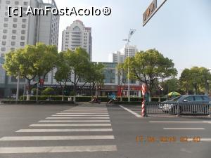 [P34] Suzhou, Împrejurimile hotelului Aster, zona de traversare la stația de metrou de vizavi. Se vede și KFS unde mâncam seara. » foto by mprofeanu
 - 
<span class="allrVoted glyphicon glyphicon-heart hidden" id="av763937"></span>
<a class="m-l-10 hidden" id="sv763937" onclick="voting_Foto_DelVot(,763937,20582)" role="button">șterge vot <span class="glyphicon glyphicon-remove"></span></a>
<a id="v9763937" class=" c-red"  onclick="voting_Foto_SetVot(763937)" role="button"><span class="glyphicon glyphicon-heart-empty"></span> <b>LIKE</b> = Votează poza</a> <img class="hidden"  id="f763937W9" src="/imagini/loader.gif" border="0" /><span class="AjErrMes hidden" id="e763937ErM"></span>