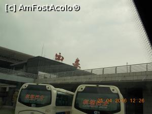 [P18] Xi'an, Aeroportul Internațional Xianyang, Airport Shuttle Bus așteaptă » foto by mprofeanu
 - 
<span class="allrVoted glyphicon glyphicon-heart hidden" id="av768769"></span>
<a class="m-l-10 hidden" id="sv768769" onclick="voting_Foto_DelVot(,768769,20643)" role="button">șterge vot <span class="glyphicon glyphicon-remove"></span></a>
<a id="v9768769" class=" c-red"  onclick="voting_Foto_SetVot(768769)" role="button"><span class="glyphicon glyphicon-heart-empty"></span> <b>LIKE</b> = Votează poza</a> <img class="hidden"  id="f768769W9" src="/imagini/loader.gif" border="0" /><span class="AjErrMes hidden" id="e768769ErM"></span>