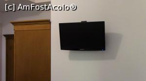 [P12] Dotările camerei: cuier, dulap pentru haine și TV plasma de 22 inch.  » foto by ovidiuyepi
 - 
<span class="allrVoted glyphicon glyphicon-heart hidden" id="av866044"></span>
<a class="m-l-10 hidden" id="sv866044" onclick="voting_Foto_DelVot(,866044,20703)" role="button">șterge vot <span class="glyphicon glyphicon-remove"></span></a>
<a id="v9866044" class=" c-red"  onclick="voting_Foto_SetVot(866044)" role="button"><span class="glyphicon glyphicon-heart-empty"></span> <b>LIKE</b> = Votează poza</a> <img class="hidden"  id="f866044W9" src="/imagini/loader.gif" border="0" /><span class="AjErrMes hidden" id="e866044ErM"></span>