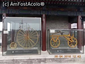 [P83] Xi’an, Zidurile Orașului, Expoziție cu dezvoltarea mersului cu 2 roți în timp, vizavi de Centrul de închiere » foto by mprofeanu
 - 
<span class="allrVoted glyphicon glyphicon-heart hidden" id="av776443"></span>
<a class="m-l-10 hidden" id="sv776443" onclick="voting_Foto_DelVot(,776443,20766)" role="button">șterge vot <span class="glyphicon glyphicon-remove"></span></a>
<a id="v9776443" class=" c-red"  onclick="voting_Foto_SetVot(776443)" role="button"><span class="glyphicon glyphicon-heart-empty"></span> <b>LIKE</b> = Votează poza</a> <img class="hidden"  id="f776443W9" src="/imagini/loader.gif" border="0" /><span class="AjErrMes hidden" id="e776443ErM"></span>