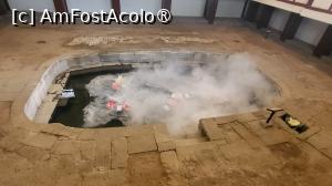 [P38] Ruinele izvoarelor termale imperiale Tang au fost descoperite in aprilie 1982, oferind materiale istorice pretioase pentru studiul istoriei bailor, al sistemului ierarhic feudal si al arhitecturii curtilor dinastiei Tang.
In interiorul Palatului Huaqing, au mai ramas cinci bazine termale: Bazinul Lotus, Bazinul Haitang, Bazinul Stelar, Bazinul Shangshi si Bazinul Printului. » foto by geani anto
 - 
<span class="allrVoted glyphicon glyphicon-heart hidden" id="av1502701"></span>
<a class="m-l-10 hidden" id="sv1502701" onclick="voting_Foto_DelVot(,1502701,20766)" role="button">șterge vot <span class="glyphicon glyphicon-remove"></span></a>
<a id="v91502701" class=" c-red"  onclick="voting_Foto_SetVot(1502701)" role="button"><span class="glyphicon glyphicon-heart-empty"></span> <b>LIKE</b> = Votează poza</a> <img class="hidden"  id="f1502701W9" src="/imagini/loader.gif" border="0" /><span class="AjErrMes hidden" id="e1502701ErM"></span>