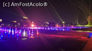 [P06] Spectacolul are loc din 2 in 2 ore, incepand cu ora 12, insa cel mai spectaculos este cel de la ora 20.30, cand zona devine foarte aglomerata.
Efectul spectacolului fantanii este perfect conceput prin combinarea muzicii, luminilor, apei si a culorilor, seara, devenind mult mai atractiv decat in timpul zilei. » foto by geani anto
 - 
<span class="allrVoted glyphicon glyphicon-heart hidden" id="av1503882"></span>
<a class="m-l-10 hidden" id="sv1503882" onclick="voting_Foto_DelVot(,1503882,20766)" role="button">șterge vot <span class="glyphicon glyphicon-remove"></span></a>
<a id="v91503882" class=" c-red"  onclick="voting_Foto_SetVot(1503882)" role="button"><span class="glyphicon glyphicon-heart-empty"></span> <b>LIKE</b> = Votează poza</a> <img class="hidden"  id="f1503882W9" src="/imagini/loader.gif" border="0" /><span class="AjErrMes hidden" id="e1503882ErM"></span>