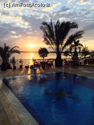 [P01] piscina si o parte din terasa cu apus de soare » foto by ma_ryan
 - 
<span class="allrVoted glyphicon glyphicon-heart hidden" id="av778133"></span>
<a class="m-l-10 hidden" id="sv778133" onclick="voting_Foto_DelVot(,778133,20802)" role="button">șterge vot <span class="glyphicon glyphicon-remove"></span></a>
<a id="v9778133" class=" c-red"  onclick="voting_Foto_SetVot(778133)" role="button"><span class="glyphicon glyphicon-heart-empty"></span> <b>LIKE</b> = Votează poza</a> <img class="hidden"  id="f778133W9" src="/imagini/loader.gif" border="0" /><span class="AjErrMes hidden" id="e778133ErM"></span>