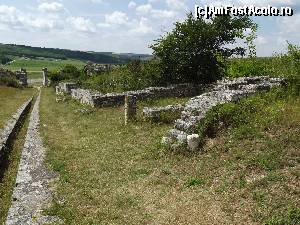 [P26] În dreapta, ruine ale basilicii de marmură (episcopale) B » foto by irinad
 - 
<span class="allrVoted glyphicon glyphicon-heart hidden" id="av655786"></span>
<a class="m-l-10 hidden" id="sv655786" onclick="voting_Foto_DelVot(,655786,20825)" role="button">șterge vot <span class="glyphicon glyphicon-remove"></span></a>
<a id="v9655786" class=" c-red"  onclick="voting_Foto_SetVot(655786)" role="button"><span class="glyphicon glyphicon-heart-empty"></span> <b>LIKE</b> = Votează poza</a> <img class="hidden"  id="f655786W9" src="/imagini/loader.gif" border="0" /><span class="AjErrMes hidden" id="e655786ErM"></span>