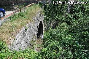 [P04] Tunelul de cale ferată (monument istoric - 1899) ce trece pe sub poarta mănăstirii Cornetu.  » foto by tata123 🔱
 - 
<span class="allrVoted glyphicon glyphicon-heart hidden" id="av592004"></span>
<a class="m-l-10 hidden" id="sv592004" onclick="voting_Foto_DelVot(,592004,20923)" role="button">șterge vot <span class="glyphicon glyphicon-remove"></span></a>
<a id="v9592004" class=" c-red"  onclick="voting_Foto_SetVot(592004)" role="button"><span class="glyphicon glyphicon-heart-empty"></span> <b>LIKE</b> = Votează poza</a> <img class="hidden"  id="f592004W9" src="/imagini/loader.gif" border="0" /><span class="AjErrMes hidden" id="e592004ErM"></span>