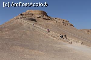 [P39] Yazd, Turnurile Tăcerii, loc de expunere a morților pentru a fi curățate cadavrele de vulturi în religia zoroastriană, turnul mai mic din dreapta » foto by mprofeanu
 - 
<span class="allrVoted glyphicon glyphicon-heart hidden" id="av852218"></span>
<a class="m-l-10 hidden" id="sv852218" onclick="voting_Foto_DelVot(,852218,20993)" role="button">șterge vot <span class="glyphicon glyphicon-remove"></span></a>
<a id="v9852218" class=" c-red"  onclick="voting_Foto_SetVot(852218)" role="button"><span class="glyphicon glyphicon-heart-empty"></span> <b>LIKE</b> = Votează poza</a> <img class="hidden"  id="f852218W9" src="/imagini/loader.gif" border="0" /><span class="AjErrMes hidden" id="e852218ErM"></span>