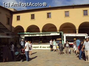 [P29] Tarabe cu produse alimentare în Piazza San Giovanni.  » foto by Carmen Ion
 - 
<span class="allrVoted glyphicon glyphicon-heart hidden" id="av812042"></span>
<a class="m-l-10 hidden" id="sv812042" onclick="voting_Foto_DelVot(,812042,21018)" role="button">șterge vot <span class="glyphicon glyphicon-remove"></span></a>
<a id="v9812042" class=" c-red"  onclick="voting_Foto_SetVot(812042)" role="button"><span class="glyphicon glyphicon-heart-empty"></span> <b>LIKE</b> = Votează poza</a> <img class="hidden"  id="f812042W9" src="/imagini/loader.gif" border="0" /><span class="AjErrMes hidden" id="e812042ErM"></span>