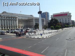 [P27] Bucharest City Tour - Piata Revolutiei, Cladirea din stanga era sediul Comitetului Central de la balconul careia a vorbit Ceausescu ultima data. Tot aici este si un monument inchinat revolutionarilor, iar pe fundal pe coltul din stanga al cladirii umbrita de pomi este restaurantul Excalibur.  » foto by mishu
 - 
<span class="allrVoted glyphicon glyphicon-heart hidden" id="av790238"></span>
<a class="m-l-10 hidden" id="sv790238" onclick="voting_Foto_DelVot(,790238,21034)" role="button">șterge vot <span class="glyphicon glyphicon-remove"></span></a>
<a id="v9790238" class=" c-red"  onclick="voting_Foto_SetVot(790238)" role="button"><span class="glyphicon glyphicon-heart-empty"></span> <b>LIKE</b> = Votează poza</a> <img class="hidden"  id="f790238W9" src="/imagini/loader.gif" border="0" /><span class="AjErrMes hidden" id="e790238ErM"></span>