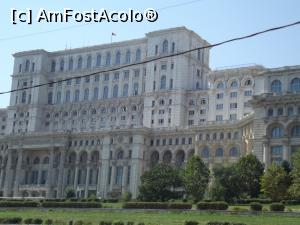 [P50] Bucharest City Tour - Palatul Parlamentului, o cladire considerate a fi a doua in lume dupa Pentagon, cladire ridicata insa cu multe sacrificii, mai ales umane.  » foto by mishu
 - 
<span class="allrVoted glyphicon glyphicon-heart hidden" id="av790281"></span>
<a class="m-l-10 hidden" id="sv790281" onclick="voting_Foto_DelVot(,790281,21034)" role="button">șterge vot <span class="glyphicon glyphicon-remove"></span></a>
<a id="v9790281" class=" c-red"  onclick="voting_Foto_SetVot(790281)" role="button"><span class="glyphicon glyphicon-heart-empty"></span> <b>LIKE</b> = Votează poza</a> <img class="hidden"  id="f790281W9" src="/imagini/loader.gif" border="0" /><span class="AjErrMes hidden" id="e790281ErM"></span>