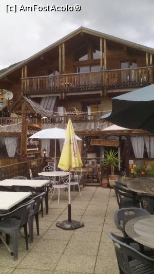 [P14] In extrasezon risti sa rabzi de foame. Totusi avem noroc, trei restaurante sunt deschise, printre ele si acest boem Le Genepi. Locatie buna, terasa cu panorama la crestele alpine.  » foto by senateo
 - 
<span class="allrVoted glyphicon glyphicon-heart hidden" id="av793686"></span>
<a class="m-l-10 hidden" id="sv793686" onclick="voting_Foto_DelVot(,793686,21088)" role="button">șterge vot <span class="glyphicon glyphicon-remove"></span></a>
<a id="v9793686" class=" c-red"  onclick="voting_Foto_SetVot(793686)" role="button"><span class="glyphicon glyphicon-heart-empty"></span> <b>LIKE</b> = Votează poza</a> <img class="hidden"  id="f793686W9" src="/imagini/loader.gif" border="0" /><span class="AjErrMes hidden" id="e793686ErM"></span>