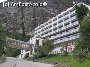 [P01] Hotelul Geiranger din Geiranger. Aici spatele lui cu pasarela de lemn care face legătura între cele 2 corpuri.  » foto by Aurici
 - 
<span class="allrVoted glyphicon glyphicon-heart hidden" id="av795336"></span>
<a class="m-l-10 hidden" id="sv795336" onclick="voting_Foto_DelVot(,795336,21105)" role="button">șterge vot <span class="glyphicon glyphicon-remove"></span></a>
<a id="v9795336" class=" c-red"  onclick="voting_Foto_SetVot(795336)" role="button"><span class="glyphicon glyphicon-heart-empty"></span> <b>LIKE</b> = Votează poza</a> <img class="hidden"  id="f795336W9" src="/imagini/loader.gif" border="0" /><span class="AjErrMes hidden" id="e795336ErM"></span>