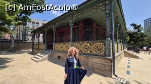 [P21] Varfurile coloanelor exterioare sunt in stil romanic, iar spatiul dintre varfurile coloanelor este decorat cu modele ajurate. Caprioare, pini, lilieci si motive florale decoreaza varfurile coloanelor exterioare si balustradele. Cerbul care poate fi admirat pe panourile de lemn ale balustradelor tine in gura o ramura a unei plante cunoscuta in Coreea pentru virtutile sale medicinale. Putem vedea si pini, simbol al longevitatii, precum si dragoni, simbol al imparatului. Mai putin frecvent, liliecii, care desi in Europa sunt perceputi ca simbol al norocului, in Asia au o reputatie proasta. » foto by geani anto
 - 
<span class="allrVoted glyphicon glyphicon-heart hidden" id="av1514169"></span>
<a class="m-l-10 hidden" id="sv1514169" onclick="voting_Foto_DelVot(,1514169,21214)" role="button">șterge vot <span class="glyphicon glyphicon-remove"></span></a>
<a id="v91514169" class=" c-red"  onclick="voting_Foto_SetVot(1514169)" role="button"><span class="glyphicon glyphicon-heart-empty"></span> <b>LIKE</b> = Votează poza</a> <img class="hidden"  id="f1514169W9" src="/imagini/loader.gif" border="0" /><span class="AjErrMes hidden" id="e1514169ErM"></span>