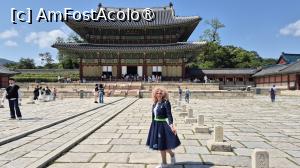 [P15] Sala Injeongjeon este sala principala a palatului, ce serveste drept sala a tronului, fiind folosita de rege si oficiali pentru conferinte si pentru a primi vizitatori. Aici avea loc si ceremonia in cadrul careia oficialii se adunau pentru a-l saluta pe suveran in ziua de Anul Nou, dar si incoronarea a 7 regi Joseon. » foto by geani anto
 - 
<span class="allrVoted glyphicon glyphicon-heart hidden" id="av1515643"></span>
<a class="m-l-10 hidden" id="sv1515643" onclick="voting_Foto_DelVot(,1515643,21214)" role="button">șterge vot <span class="glyphicon glyphicon-remove"></span></a>
<a id="v91515643" class=" c-red"  onclick="voting_Foto_SetVot(1515643)" role="button"><span class="glyphicon glyphicon-heart-empty"></span> <b>LIKE</b> = Votează poza</a> <img class="hidden"  id="f1515643W9" src="/imagini/loader.gif" border="0" /><span class="AjErrMes hidden" id="e1515643ErM"></span>