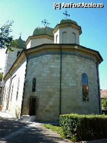 P09 [SEP-2011] Mănăstirea Negru Vodă din Câmpulung Muscel : vedere dinspre răsărit a bisericii domnești. Se observă planul oval al altarului ce prelungește naosul dreptunghiular.