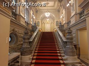 P05 [JAN-2024] București, Muzeul Național Cotroceni, Holul de Onoare cu Scara monumentală din marmură de Cipollino și Cararra