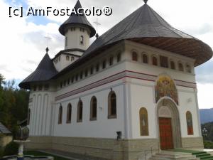 [P06] Mănăstirea Pângărați - biserica văzută de pe platoul din fața ei » foto by Mitica49
 - 
<span class="allrVoted glyphicon glyphicon-heart hidden" id="av818634"></span>
<a class="m-l-10 hidden" id="sv818634" onclick="voting_Foto_DelVot(,818634,21332)" role="button">șterge vot <span class="glyphicon glyphicon-remove"></span></a>
<a id="v9818634" class=" c-red"  onclick="voting_Foto_SetVot(818634)" role="button"><span class="glyphicon glyphicon-heart-empty"></span> <b>LIKE</b> = Votează poza</a> <img class="hidden"  id="f818634W9" src="/imagini/loader.gif" border="0" /><span class="AjErrMes hidden" id="e818634ErM"></span>