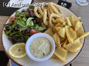 [P11] Argo Burger Bistro - calamari pane cu cartofi prăjiţi şi salată » foto by nicole33
 - 
<span class="allrVoted glyphicon glyphicon-heart hidden" id="av1495328"></span>
<a class="m-l-10 hidden" id="sv1495328" onclick="voting_Foto_DelVot(,1495328,21354)" role="button">șterge vot <span class="glyphicon glyphicon-remove"></span></a>
<a id="v91495328" class=" c-red"  onclick="voting_Foto_SetVot(1495328)" role="button"><span class="glyphicon glyphicon-heart-empty"></span> <b>LIKE</b> = Votează poza</a> <img class="hidden"  id="f1495328W9" src="/imagini/loader.gif" border="0" /><span class="AjErrMes hidden" id="e1495328ErM"></span>