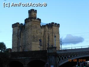 [P10] Newcastle - Dincolo de viaductul de cale ferată, castelul medieval.  » foto by iulianic
 - 
<span class="allrVoted glyphicon glyphicon-heart hidden" id="av829124"></span>
<a class="m-l-10 hidden" id="sv829124" onclick="voting_Foto_DelVot(,829124,21455)" role="button">șterge vot <span class="glyphicon glyphicon-remove"></span></a>
<a id="v9829124" class=" c-red"  onclick="voting_Foto_SetVot(829124)" role="button"><span class="glyphicon glyphicon-heart-empty"></span> <b>LIKE</b> = Votează poza</a> <img class="hidden"  id="f829124W9" src="/imagini/loader.gif" border="0" /><span class="AjErrMes hidden" id="e829124ErM"></span>