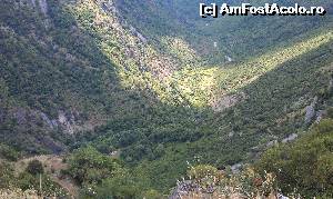 [P23] Hăul canionului Vikos Gorge văzut din satul Vikos, regiunea Epir, Grecia.  » foto by traian.leuca †
 - 
<span class="allrVoted glyphicon glyphicon-heart hidden" id="av574443"></span>
<a class="m-l-10 hidden" id="sv574443" onclick="voting_Foto_DelVot(,574443,21484)" role="button">șterge vot <span class="glyphicon glyphicon-remove"></span></a>
<a id="v9574443" class=" c-red"  onclick="voting_Foto_SetVot(574443)" role="button"><span class="glyphicon glyphicon-heart-empty"></span> <b>LIKE</b> = Votează poza</a> <img class="hidden"  id="f574443W9" src="/imagini/loader.gif" border="0" /><span class="AjErrMes hidden" id="e574443ErM"></span>