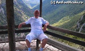 [P24] În foişorul-punct de belvedere din satul Vikos, regiunea Epir, Grecia.  » foto by traian.leuca †
 - 
<span class="allrVoted glyphicon glyphicon-heart hidden" id="av574444"></span>
<a class="m-l-10 hidden" id="sv574444" onclick="voting_Foto_DelVot(,574444,21484)" role="button">șterge vot <span class="glyphicon glyphicon-remove"></span></a>
<a id="v9574444" class=" c-red"  onclick="voting_Foto_SetVot(574444)" role="button"><span class="glyphicon glyphicon-heart-empty"></span> <b>LIKE</b> = Votează poza</a> <img class="hidden"  id="f574444W9" src="/imagini/loader.gif" border="0" /><span class="AjErrMes hidden" id="e574444ErM"></span>