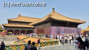 [P08] Tot aici, inainte de Ceremonia Matasii, avea loc un ritual chinezesc antic important care onora zeita matasii, imparateasa trecand in revista uneltele folosite la fabricarea matasii si pregatirile ceremoniale.
In timpul dinastiei Ming, eunucii au acumulat multa putere, ceea ce a dus la dezastre nationale. Prin urmare, imparatul Shunzhi a emis un decret care prevedea actiuni interzise pentru eunuci, inclusiv restrictii privind parasirea orasului imperial si interactiunea cu oficialii din afara palatului, care au fost inscrise pe placi de fier expuse in fata Sălii Uniunii Celeste si Terestre. » foto by geani anto
 - 
<span class="allrVoted glyphicon glyphicon-heart hidden" id="av1488384"></span>
<a class="m-l-10 hidden" id="sv1488384" onclick="voting_Foto_DelVot(,1488384,21755)" role="button">șterge vot <span class="glyphicon glyphicon-remove"></span></a>
<a id="v91488384" class=" c-red"  onclick="voting_Foto_SetVot(1488384)" role="button"><span class="glyphicon glyphicon-heart-empty"></span> <b>LIKE</b> = Votează poza</a> <img class="hidden"  id="f1488384W9" src="/imagini/loader.gif" border="0" /><span class="AjErrMes hidden" id="e1488384ErM"></span>