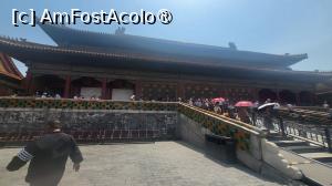 [P09] Palatul Linistii Terestre este ultimul dintre cele trei palate principale din Curtea Interioara a Orasului Interzis, situat in spatele Salii Uniunii Celeste si Terestre. Acesta a fost locul unde a locuit imparateasa in timpul dinastiei Ming, iar dupa reconstructia din timpul dinastiei Qing a servit drept camera nuptiala a imparatului si imparatesei. Pentru ca acestia erau manciurieni, respectand foarte mult divinitatile, 4 camere vestice ale palatului erau transformate in altar pentru a oferi sacrificii zeitatilor samanismului. » foto by geani anto
 - 
<span class="allrVoted glyphicon glyphicon-heart hidden" id="av1488385"></span>
<a class="m-l-10 hidden" id="sv1488385" onclick="voting_Foto_DelVot(,1488385,21755)" role="button">șterge vot <span class="glyphicon glyphicon-remove"></span></a>
<a id="v91488385" class=" c-red"  onclick="voting_Foto_SetVot(1488385)" role="button"><span class="glyphicon glyphicon-heart-empty"></span> <b>LIKE</b> = Votează poza</a> <img class="hidden"  id="f1488385W9" src="/imagini/loader.gif" border="0" /><span class="AjErrMes hidden" id="e1488385ErM"></span>