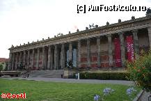 [P42] Altes Museum. În stânga, se vede Granitschale » foto by Costi
 - 
<span class="allrVoted glyphicon glyphicon-heart hidden" id="av310921"></span>
<a class="m-l-10 hidden" id="sv310921" onclick="voting_Foto_DelVot(,310921,21770)" role="button">șterge vot <span class="glyphicon glyphicon-remove"></span></a>
<a id="v9310921" class=" c-red"  onclick="voting_Foto_SetVot(310921)" role="button"><span class="glyphicon glyphicon-heart-empty"></span> <b>LIKE</b> = Votează poza</a> <img class="hidden"  id="f310921W9" src="/imagini/loader.gif" border="0" /><span class="AjErrMes hidden" id="e310921ErM"></span>