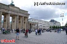 [P48] Brandenburger Tor şi Piaţa 18 Martie » foto by Costi
 - 
<span class="allrVoted glyphicon glyphicon-heart hidden" id="av313458"></span>
<a class="m-l-10 hidden" id="sv313458" onclick="voting_Foto_DelVot(,313458,21770)" role="button">șterge vot <span class="glyphicon glyphicon-remove"></span></a>
<a id="v9313458" class=" c-red"  onclick="voting_Foto_SetVot(313458)" role="button"><span class="glyphicon glyphicon-heart-empty"></span> <b>LIKE</b> = Votează poza</a> <img class="hidden"  id="f313458W9" src="/imagini/loader.gif" border="0" /><span class="AjErrMes hidden" id="e313458ErM"></span>