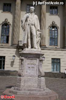 [P08] Statuia lui Hermann von Helmholtz, din curtea Universităţii Humboldt » foto by Costi
 - 
<span class="allrVoted glyphicon glyphicon-heart hidden" id="av313418"></span>
<a class="m-l-10 hidden" id="sv313418" onclick="voting_Foto_DelVot(,313418,21770)" role="button">șterge vot <span class="glyphicon glyphicon-remove"></span></a>
<a id="v9313418" class=" c-red"  onclick="voting_Foto_SetVot(313418)" role="button"><span class="glyphicon glyphicon-heart-empty"></span> <b>LIKE</b> = Votează poza</a> <img class="hidden"  id="f313418W9" src="/imagini/loader.gif" border="0" /><span class="AjErrMes hidden" id="e313418ErM"></span>