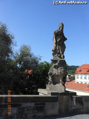 [P09] Praga - Podul Carol, un nou pilon ornamentat cu statuia unui sfânt.  » foto by iulianic
 - 
<span class="allrVoted glyphicon glyphicon-heart hidden" id="av560088"></span>
<a class="m-l-10 hidden" id="sv560088" onclick="voting_Foto_DelVot(,560088,21774)" role="button">șterge vot <span class="glyphicon glyphicon-remove"></span></a>
<a id="v9560088" class=" c-red"  onclick="voting_Foto_SetVot(560088)" role="button"><span class="glyphicon glyphicon-heart-empty"></span> <b>LIKE</b> = Votează poza</a> <img class="hidden"  id="f560088W9" src="/imagini/loader.gif" border="0" /><span class="AjErrMes hidden" id="e560088ErM"></span>