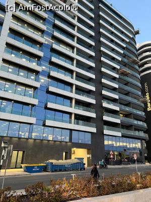 [P04] O curiozitate a Maltei - Construcție modernă, cu o priveliște deosebită spre Valetta, care nu este Hotel, ci cuprinde spații de birouri sau locuințe. » foto by apolegio
 - 
<span class="allrVoted glyphicon glyphicon-heart hidden" id="av1481163"></span>
<a class="m-l-10 hidden" id="sv1481163" onclick="voting_Foto_DelVot(,1481163,21813)" role="button">șterge vot <span class="glyphicon glyphicon-remove"></span></a>
<a id="v91481163" class=" c-red"  onclick="voting_Foto_SetVot(1481163)" role="button"><span class="glyphicon glyphicon-heart-empty"></span> <b>LIKE</b> = Votează poza</a> <img class="hidden"  id="f1481163W9" src="/imagini/loader.gif" border="0" /><span class="AjErrMes hidden" id="e1481163ErM"></span>