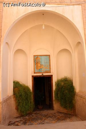 [P10] Kashan, Casa de Oaspeți Ehsan la intrare » foto by mprofeanu
 - 
<span class="allrVoted glyphicon glyphicon-heart hidden" id="av856445"></span>
<a class="m-l-10 hidden" id="sv856445" onclick="voting_Foto_DelVot(,856445,21921)" role="button">șterge vot <span class="glyphicon glyphicon-remove"></span></a>
<a id="v9856445" class=" c-red"  onclick="voting_Foto_SetVot(856445)" role="button"><span class="glyphicon glyphicon-heart-empty"></span> <b>LIKE</b> = Votează poza</a> <img class="hidden"  id="f856445W9" src="/imagini/loader.gif" border="0" /><span class="AjErrMes hidden" id="e856445ErM"></span>