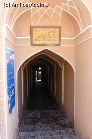 [P01] Kashan, Casa Abbasi, intrarea, se vede coridorul lung » foto by mprofeanu
 - 
<span class="allrVoted glyphicon glyphicon-heart hidden" id="av860680"></span>
<a class="m-l-10 hidden" id="sv860680" onclick="voting_Foto_DelVot(,860680,21942)" role="button">șterge vot <span class="glyphicon glyphicon-remove"></span></a>
<a id="v9860680" class=" c-red"  onclick="voting_Foto_SetVot(860680)" role="button"><span class="glyphicon glyphicon-heart-empty"></span> <b>LIKE</b> = Votează poza</a> <img class="hidden"  id="f860680W9" src="/imagini/loader.gif" border="0" /><span class="AjErrMes hidden" id="e860680ErM"></span>