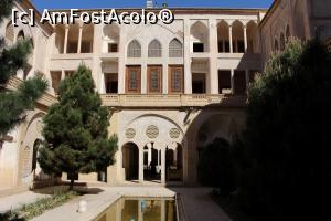 [P13] Kashan, Casa Abbasi, Curtea Familiei văzută de la nivelul solului » foto by mprofeanu
 - 
<span class="allrVoted glyphicon glyphicon-heart hidden" id="av860695"></span>
<a class="m-l-10 hidden" id="sv860695" onclick="voting_Foto_DelVot(,860695,21942)" role="button">șterge vot <span class="glyphicon glyphicon-remove"></span></a>
<a id="v9860695" class=" c-red"  onclick="voting_Foto_SetVot(860695)" role="button"><span class="glyphicon glyphicon-heart-empty"></span> <b>LIKE</b> = Votează poza</a> <img class="hidden"  id="f860695W9" src="/imagini/loader.gif" border="0" /><span class="AjErrMes hidden" id="e860695ErM"></span>