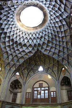 [P28] Kashan, Bazarul, Cupola din zona Timcheh-ye Amin od-Dowleh » foto by mprofeanu
 - 
<span class="allrVoted glyphicon glyphicon-heart hidden" id="av863064"></span>
<a class="m-l-10 hidden" id="sv863064" onclick="voting_Foto_DelVot(,863064,21942)" role="button">șterge vot <span class="glyphicon glyphicon-remove"></span></a>
<a id="v9863064" class=" c-red"  onclick="voting_Foto_SetVot(863064)" role="button"><span class="glyphicon glyphicon-heart-empty"></span> <b>LIKE</b> = Votează poza</a> <img class="hidden"  id="f863064W9" src="/imagini/loader.gif" border="0" /><span class="AjErrMes hidden" id="e863064ErM"></span>