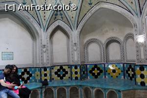 [P09] Kashan, Baia Sultan Amir Ahmad, vestiar cu tineri iranieni, selfi fără eșarfă!  » foto by mprofeanu
 - 
<span class="allrVoted glyphicon glyphicon-heart hidden" id="av863042"></span>
<a class="m-l-10 hidden" id="sv863042" onclick="voting_Foto_DelVot(,863042,21942)" role="button">șterge vot <span class="glyphicon glyphicon-remove"></span></a>
<a id="v9863042" class=" c-red"  onclick="voting_Foto_SetVot(863042)" role="button"><span class="glyphicon glyphicon-heart-empty"></span> <b>LIKE</b> = Votează poza</a> <img class="hidden"  id="f863042W9" src="/imagini/loader.gif" border="0" /><span class="AjErrMes hidden" id="e863042ErM"></span>