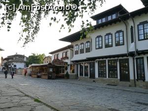 [P25] În prima seară la Tryavna, pe str. Slaveykov: Complexul Vazrojdenți cu a sa cafenea (închisă) și, în plan îndepărtat, Restaurantul Starata Loza » foto by crismis
 - 
<span class="allrVoted glyphicon glyphicon-heart hidden" id="av865397"></span>
<a class="m-l-10 hidden" id="sv865397" onclick="voting_Foto_DelVot(,865397,22076)" role="button">șterge vot <span class="glyphicon glyphicon-remove"></span></a>
<a id="v9865397" class=" c-red"  onclick="voting_Foto_SetVot(865397)" role="button"><span class="glyphicon glyphicon-heart-empty"></span> <b>LIKE</b> = Votează poza</a> <img class="hidden"  id="f865397W9" src="/imagini/loader.gif" border="0" /><span class="AjErrMes hidden" id="e865397ErM"></span>