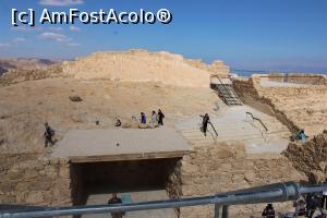 [P53] Masada, Zidul Palatului de Nord, în plan secund, văzut de pe acoperișul Băii, treptele ce duc la el în dreapta și jos este curtea băii » foto by mprofeanu
 - 
<span class="allrVoted glyphicon glyphicon-heart hidden" id="av1146678"></span>
<a class="m-l-10 hidden" id="sv1146678" onclick="voting_Foto_DelVot(,1146678,22151)" role="button">șterge vot <span class="glyphicon glyphicon-remove"></span></a>
<a id="v91146678" class=" c-red"  onclick="voting_Foto_SetVot(1146678)" role="button"><span class="glyphicon glyphicon-heart-empty"></span> <b>LIKE</b> = Votează poza</a> <img class="hidden"  id="f1146678W9" src="/imagini/loader.gif" border="0" /><span class="AjErrMes hidden" id="e1146678ErM"></span>