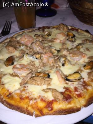 [P32] O delicioasă pizza cu ton. A mea, normal. La Country » foto by krisstinna
 - 
<span class="allrVoted glyphicon glyphicon-heart hidden" id="av814200"></span>
<a class="m-l-10 hidden" id="sv814200" onclick="voting_Foto_DelVot(,814200,22236)" role="button">șterge vot <span class="glyphicon glyphicon-remove"></span></a>
<a id="v9814200" class=" c-red"  onclick="voting_Foto_SetVot(814200)" role="button"><span class="glyphicon glyphicon-heart-empty"></span> <b>LIKE</b> = Votează poza</a> <img class="hidden"  id="f814200W9" src="/imagini/loader.gif" border="0" /><span class="AjErrMes hidden" id="e814200ErM"></span>