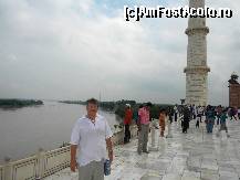 [P17] Raul Namuna de pe terasa Taj Mahal-ului. » foto by popescu.borsa*
 - 
<span class="allrVoted glyphicon glyphicon-heart hidden" id="av145856"></span>
<a class="m-l-10 hidden" id="sv145856" onclick="voting_Foto_DelVot(,145856,22287)" role="button">șterge vot <span class="glyphicon glyphicon-remove"></span></a>
<a id="v9145856" class=" c-red"  onclick="voting_Foto_SetVot(145856)" role="button"><span class="glyphicon glyphicon-heart-empty"></span> <b>LIKE</b> = Votează poza</a> <img class="hidden"  id="f145856W9" src="/imagini/loader.gif" border="0" /><span class="AjErrMes hidden" id="e145856ErM"></span>