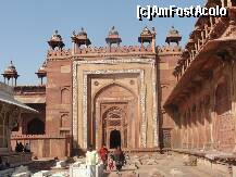 [P09] Tot Fatehpur Sikri; in poza nu sunt eu!! :-) » foto by cristina65
 - 
<span class="allrVoted glyphicon glyphicon-heart hidden" id="av279868"></span>
<a class="m-l-10 hidden" id="sv279868" onclick="voting_Foto_DelVot(,279868,22287)" role="button">șterge vot <span class="glyphicon glyphicon-remove"></span></a>
<a id="v9279868" class=" c-red"  onclick="voting_Foto_SetVot(279868)" role="button"><span class="glyphicon glyphicon-heart-empty"></span> <b>LIKE</b> = Votează poza</a> <img class="hidden"  id="f279868W9" src="/imagini/loader.gif" border="0" /><span class="AjErrMes hidden" id="e279868ErM"></span>