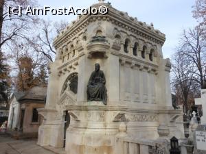 [P08] Cimitirul Bellu - Monumentul funerar al fraților Gheorghieff realizat de Ion Mincu. » foto by iulianic
 - 
<span class="allrVoted glyphicon glyphicon-heart hidden" id="av1217856"></span>
<a class="m-l-10 hidden" id="sv1217856" onclick="voting_Foto_DelVot(,1217856,22321)" role="button">șterge vot <span class="glyphicon glyphicon-remove"></span></a>
<a id="v91217856" class=" c-red"  onclick="voting_Foto_SetVot(1217856)" role="button"><span class="glyphicon glyphicon-heart-empty"></span> <b>LIKE</b> = Votează poza</a> <img class="hidden"  id="f1217856W9" src="/imagini/loader.gif" border="0" /><span class="AjErrMes hidden" id="e1217856ErM"></span>