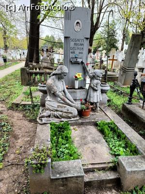 [P14] Monumentul unei fete de origine italiană, Segatti Rosina Gelinda (unul din cele 9 locuri considerate „vindecătoare”). » foto by tata123 🔱
 - 
<span class="allrVoted glyphicon glyphicon-heart hidden" id="av1531212"></span>
<a class="m-l-10 hidden" id="sv1531212" onclick="voting_Foto_DelVot(,1531212,22321)" role="button">șterge vot <span class="glyphicon glyphicon-remove"></span></a>
<a id="v91531212" class=" c-red"  onclick="voting_Foto_SetVot(1531212)" role="button"><span class="glyphicon glyphicon-heart-empty"></span> <b>LIKE</b> = Votează poza</a> <img class="hidden"  id="f1531212W9" src="/imagini/loader.gif" border="0" /><span class="AjErrMes hidden" id="e1531212ErM"></span>